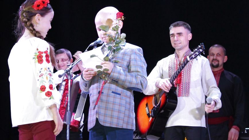 У Хмельницькому на благодійному концерті зібрали 71 тисячу гривень на лікування дитини