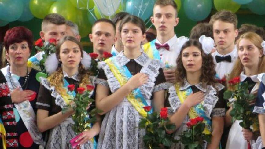 “Совкова форма” чи українська вишиванка: що одягати школярам на останній дзвоник