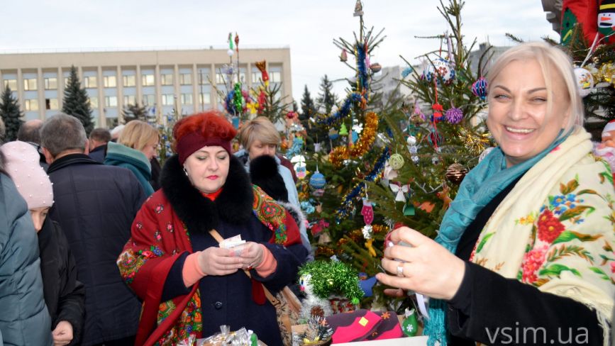 “Врятуймо Дмитрика разом”: на майдані у Хмельницькому організували благодійний ярмарок (ФОТО)