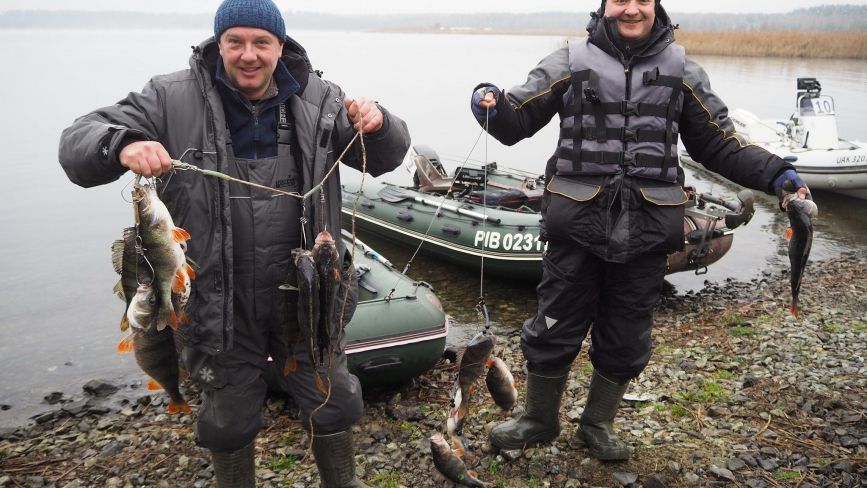 Рибалки Хмельницької атомної зібрали для ЗСУ 45 тисяч гривень