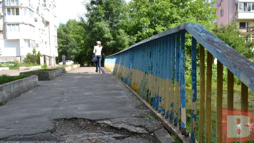 Хмельничани поскаржились на стан мосту в парку Чекмана: чи буде там ремонт?