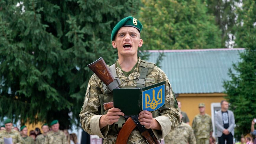 «Ніколи не зрадити Українському Народові!» Курсанти прикордонної академії склали присягу на вірність