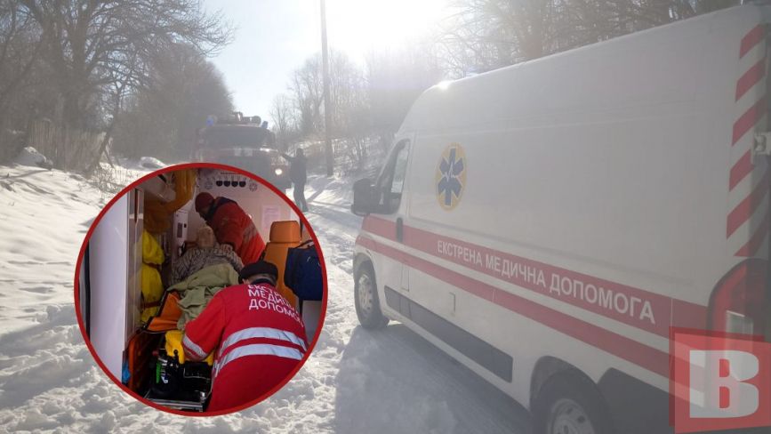 У Білогір’ї надзвичайники витягнули “швидку” зі снігового замету та врятували пацієнтку