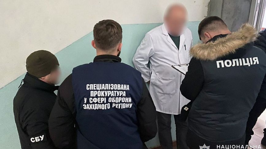 У Хмельницькому спіймали лікаря ВЛК на вимаганні хабаря з військового