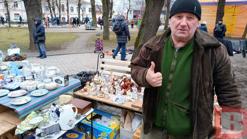«Блошиний» ринок у Хмельницькому: що продають і за скільки
