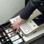 Два магазини за добу обчистили у Хмельницькому: винесли гроші і мобільні телефони