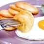 Смачний сніданок: готуємо кабачкові котлети з яєчнею