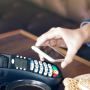 В Україні замінять касові апарати на смартфони та видаватимуть "електронні чеки" покупцям