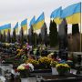 На кладовищі у Раковому крадуть квіти з могил загиблих воїнів