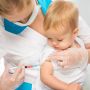 Одні роблять, інші - відмовляються: як в Хмельницькому вакцинують дітей