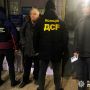 Чемодан-вокзал-росія: правоохоронці депортували з Хмельниччини громадянина рф