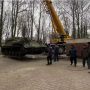 У Волочиську демонтували радянський монумент: відео
