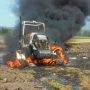 Посеред поля у Хмельницькому районі вже вдруге згорів трактор (ВІДЕО)