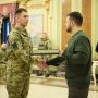 Зеленський нагородив “Хрестом бойових заслуг” 22-річного командира з Кам’янеччини