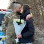 У Шепетівці військовий освідчився коханій за допомогою поліціянтів (ВІДЕО)
