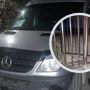 На Озерній водій «Mercedes» в’їхав в паркан і втік: його оштрафували