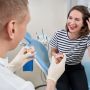 Що таке зубні імпланти, чи боляче їх ставити і як довго служитимуть. Огляд стоматологій Хмельницького