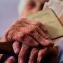 Деякі пенсіонери можуть не оплачувати комуналку: для кого знижка