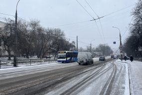 Сильні снігопади у Хмельницькому: чи вистачить техніки та солі на дороги