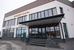 Дізналися ім’я посадовця міграційної служби, дружина якого збудувала ТЦ за 14 мільйонів