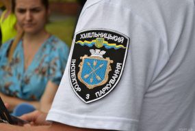 У Хмельницькому шукають інспекторів з паркування: що пропонують