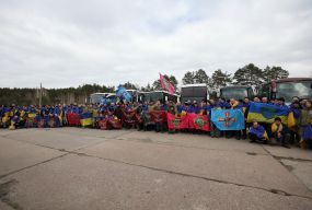 Дев’ятеро жителів Хмельниччини повернулися з полону під час нового обміну