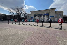 Біля кінотеатру Шевченка облаштували великодню виставку писанок (ФОТО, ВІДЕО)