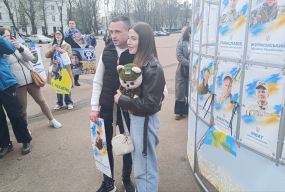 Звільнений з полону військовий зняв свій портрет з Алеї надії (ФОТО, ВІДЕО)