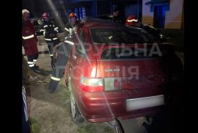 У Хмельницькому пʼяний водій влетів у дерево: що відомо