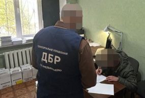 На Хмельниччині військовий катував колишню дівчину: ДБР повідомило про підозру