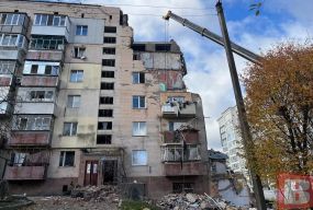 Мільйонний підряд і слід смертельної ДТП: кому довірять ремонт зруйнованого вибухом будинку в Хмельницькому