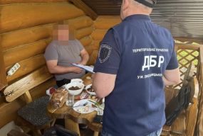 У Хмельницькому затримали власника готельного комплексу: обіцяв переведення в тил