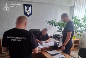 На Хмельниччині 29 посадовців та депутатів отримали підозри: викрито схеми на 106 млн грн