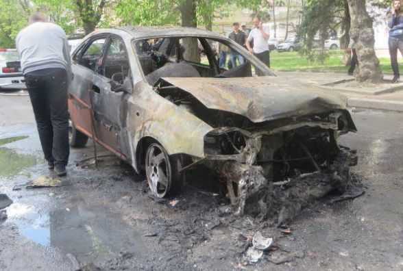 Хроніка ДТП у Хмельницькому: вщент згоріла автівка і школярка у реанімації
