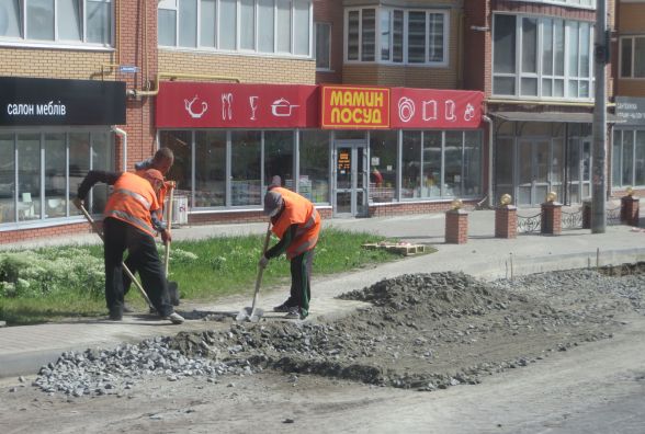 На Панаса Мирного роблять транспортну кишеню за 500 тисяч гривень