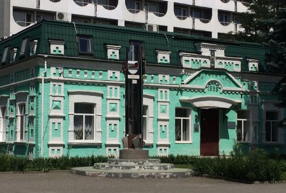 Пам’ятний знак на Пилипчука: з уламками ракети СС-19, яка була направлена на США