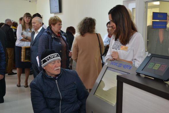 За пенсіями і субсидіями: на Перемоги відкрили нову приймальню соцзахисту