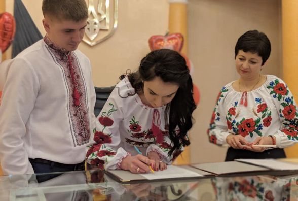 “Іноді треба змовчати”: хмельницькі молодята про стосунки та весілля на Валентина