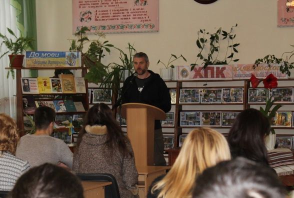 Валерій Прозапас: Ворог прагне будь-що нівелювати здобутки Порошенка через інформаційні атаки на державу (Політична агітація)