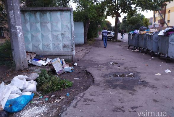 Сміттєві майданчики у Хмельницькому масово перетворюють на стихійні звалища
