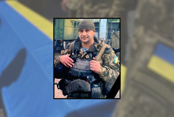На Хмельниччині попрощалися з воїном, який загинув три роки тому