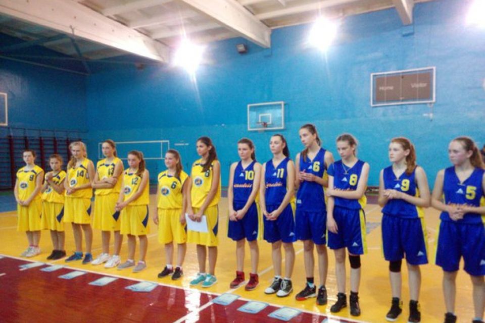 Хмельничани перемагають на обласному чемпіонаті з баскетболу