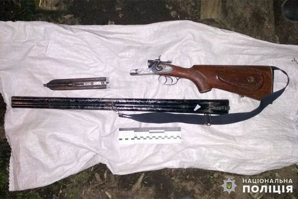 На Хмельниччині чоловік намагався застрелити свого сусіда (ФОТО)