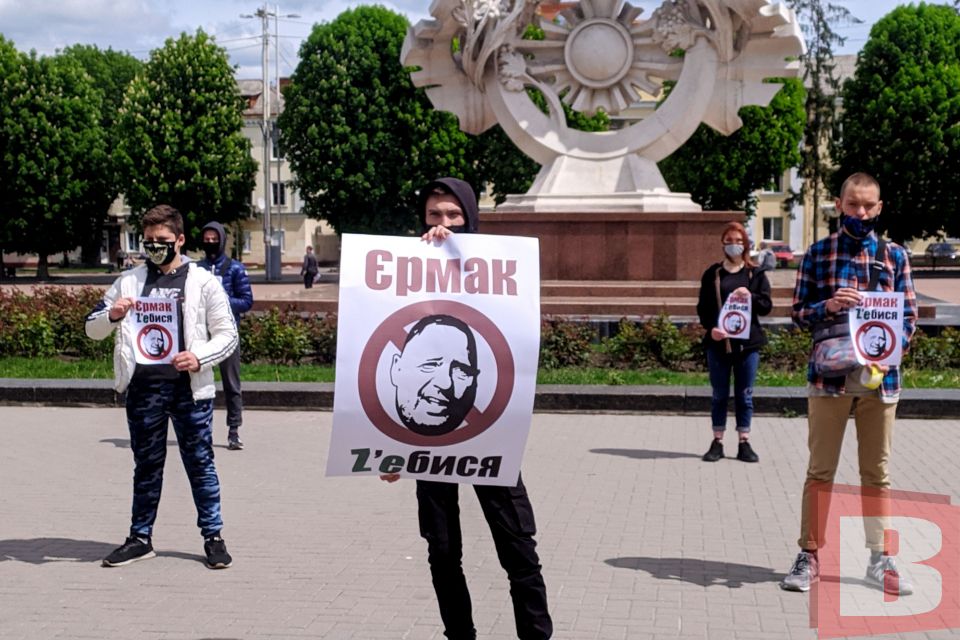 Акції протесту проти Андрія Єрмака пройшли по всій Україні: що було у Хмельницькому