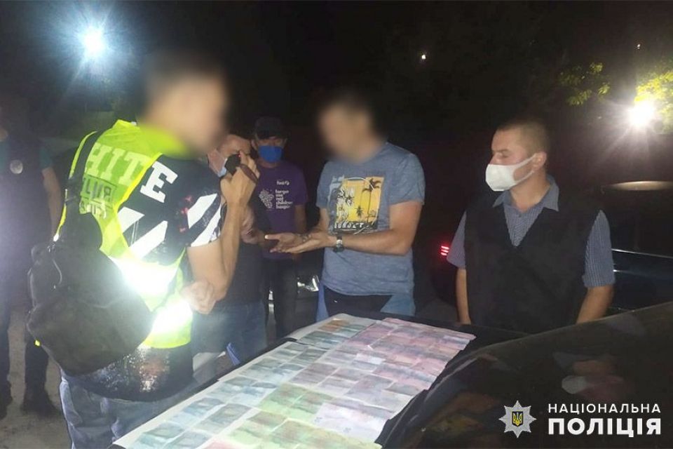 У Хмельницькому таксист підпрацьовував сутенером