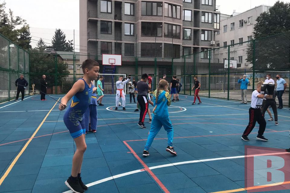 У Хмельницькому відкрили спортмайданчик за 972 тисячі гривень (ФОТО, ВІДЕО)
