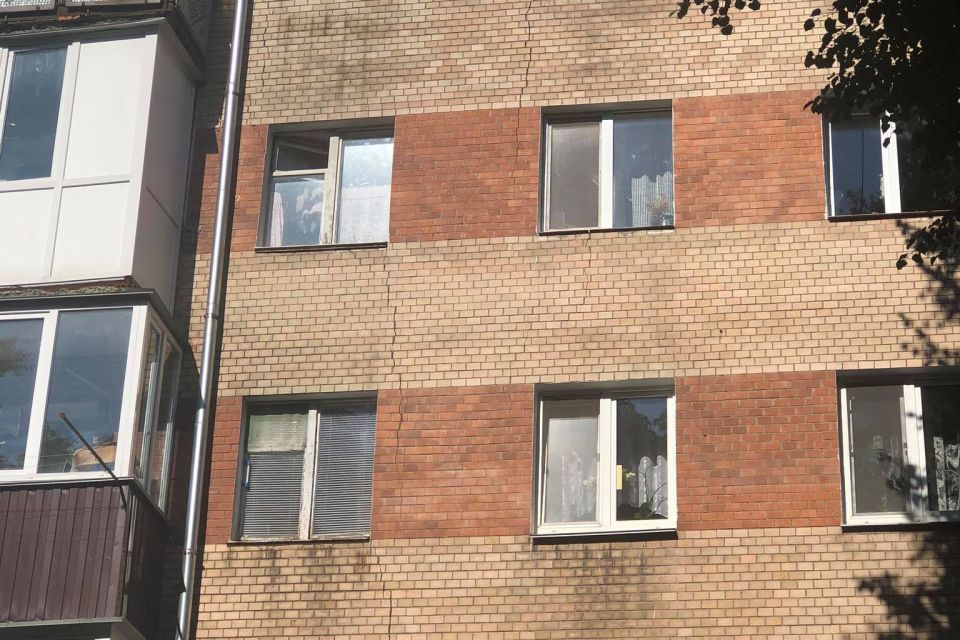 “Тріщини товщиною як кулак”: що робитимуть із аварійною “хрущівкою” на проспекті Миру