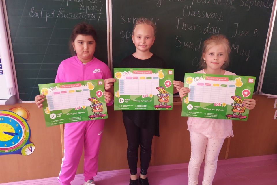 Хмельницькі школярі отримали подарунки від VSIM.UA
