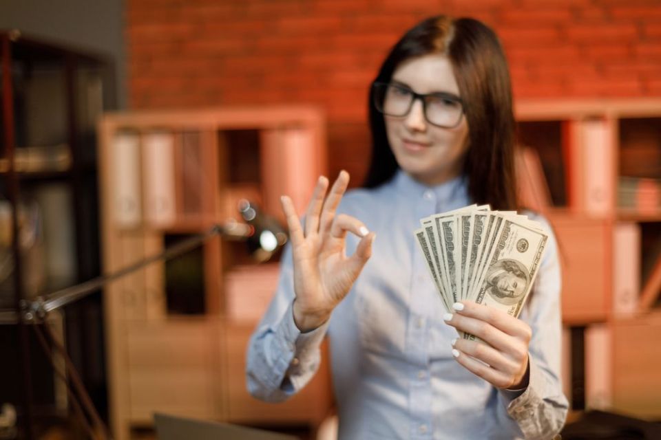 Гарячі вакансії у Хмельницькому: яку роботу пропонують та скільки платять (СПИСОК)