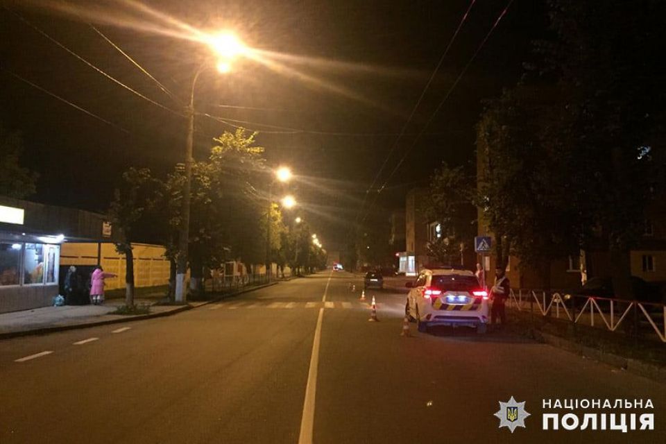 У Хмельницькому автомобіль збив 20-річного хлопця